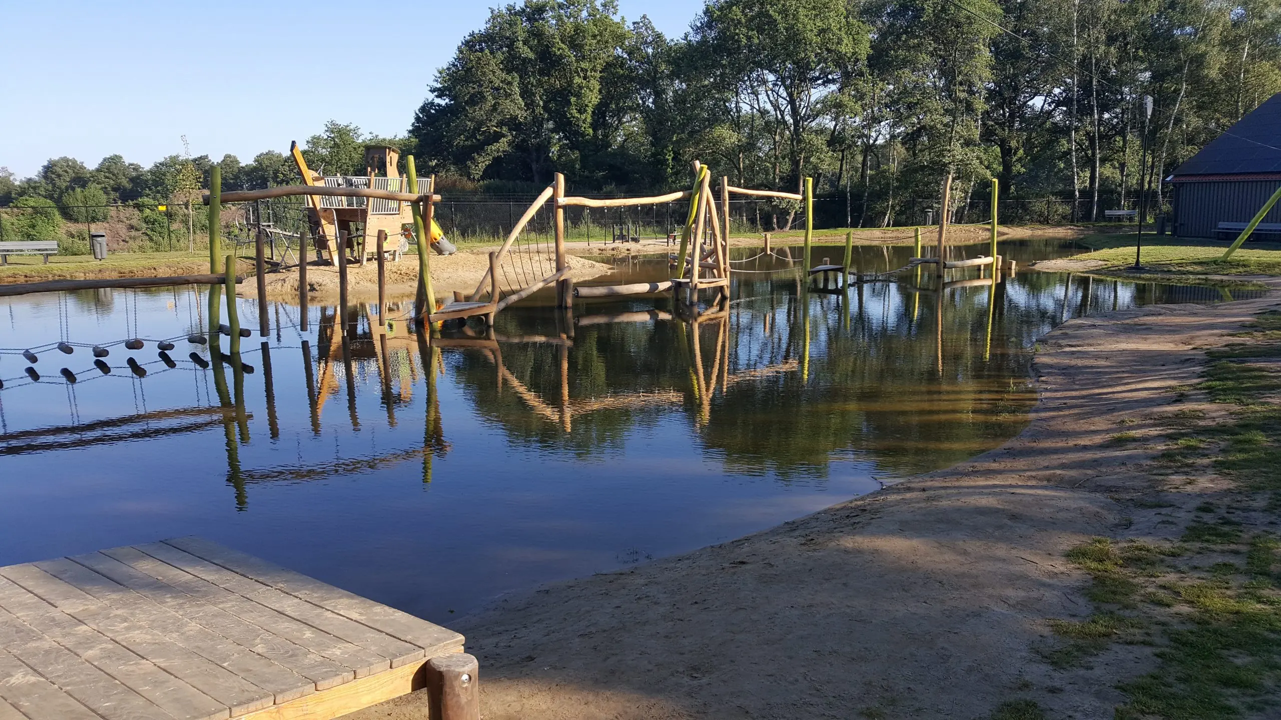 https://a.storyblok.com/f/164928/2560x1440/b498791883/recreatieplas-epdm-afdichting.jpg