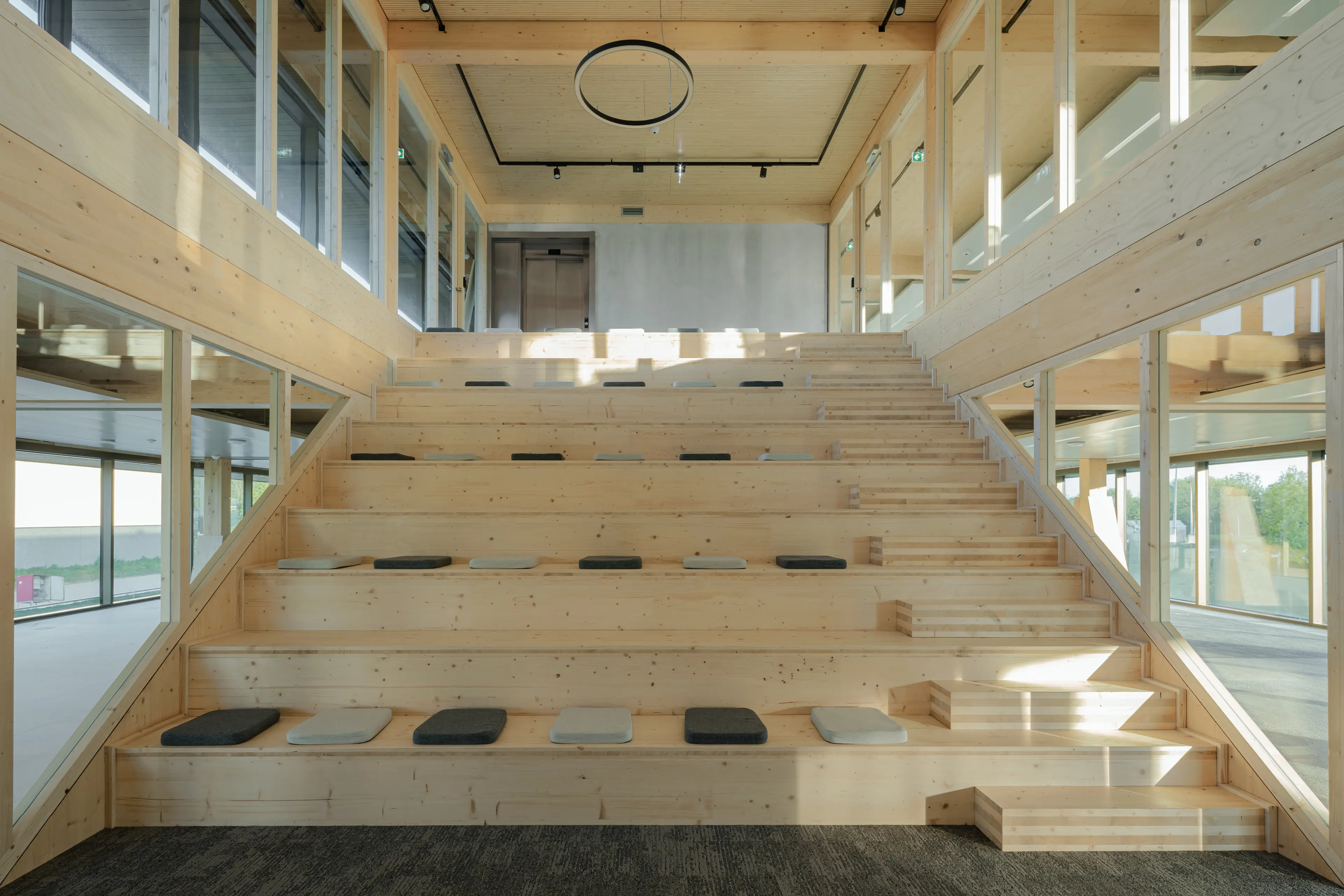 https://a.storyblok.com/f/164928/4000x2667/6a30f8f36c/svd_eva-omega-hi-ambacht-20240429-024.jpg