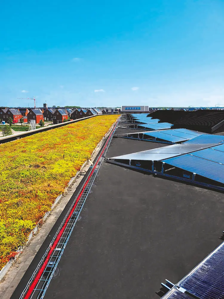 Solaranlage auf dem Flachdach der SuperHub Meerstad