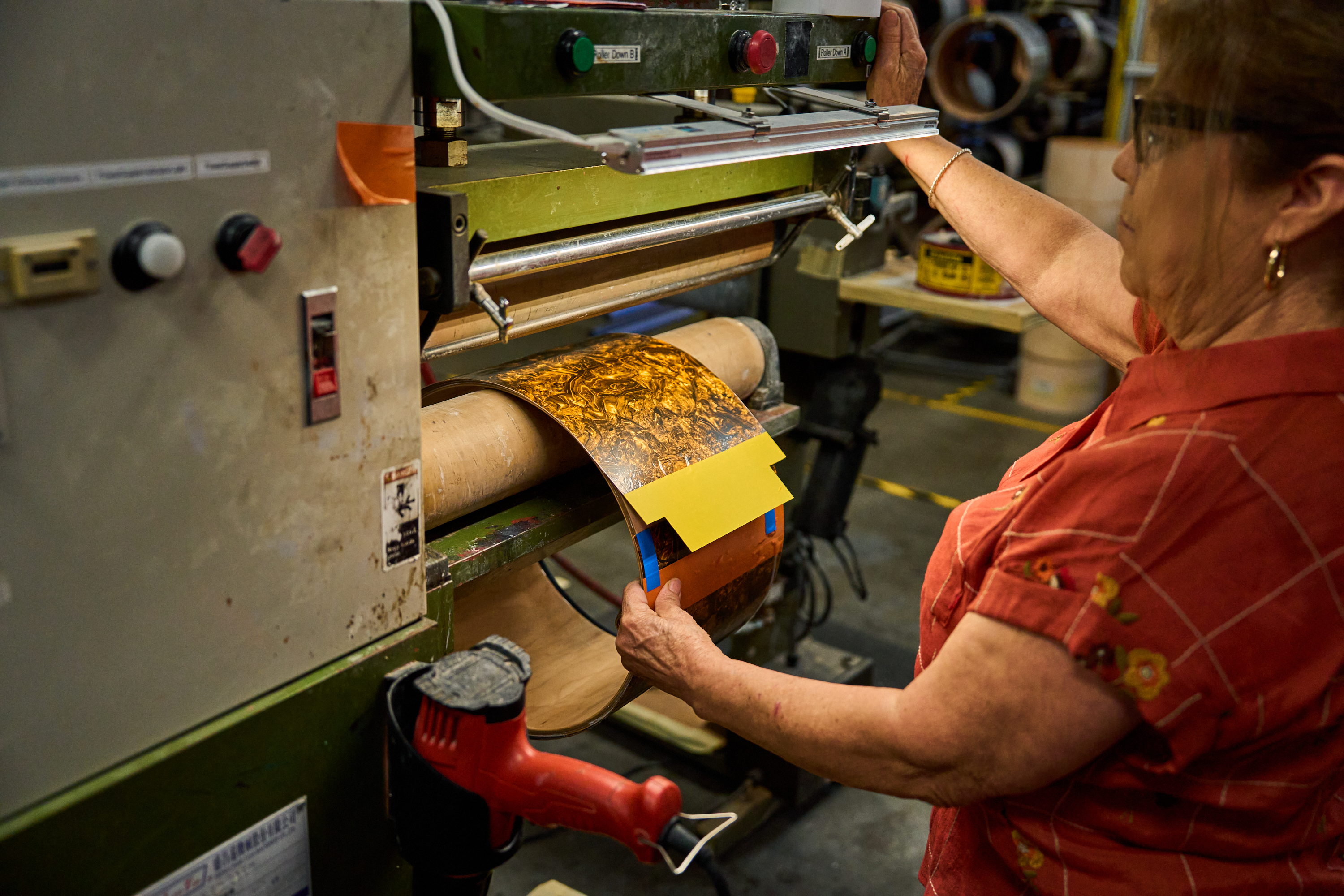 Rolling a Collector's Series 7x14 snare drum. Pressing notched FinishPly