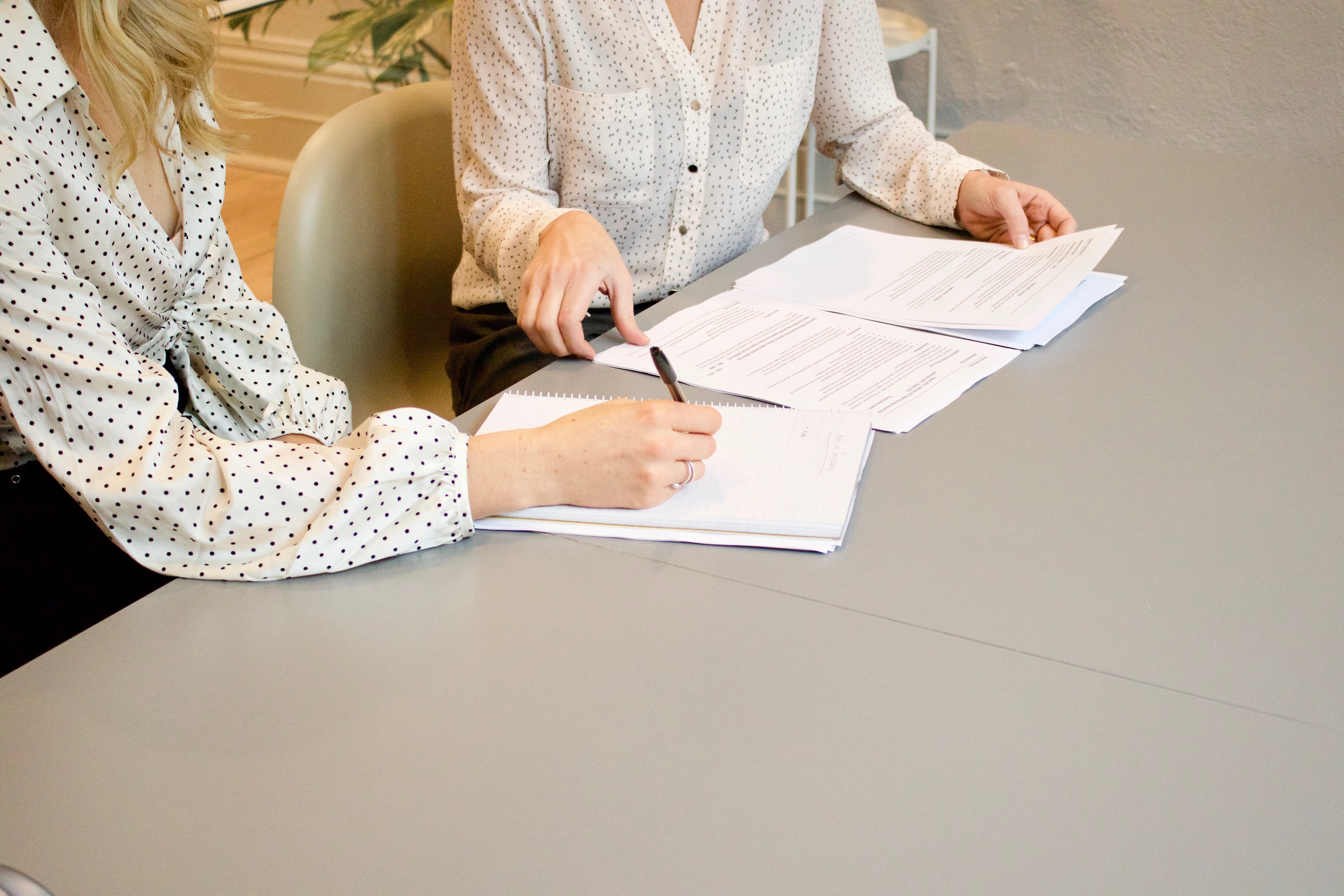 https://a.storyblok.com/f/165966/6016x4016/2b62e5827e/pexels-buro-millennial-1438072.jpg
