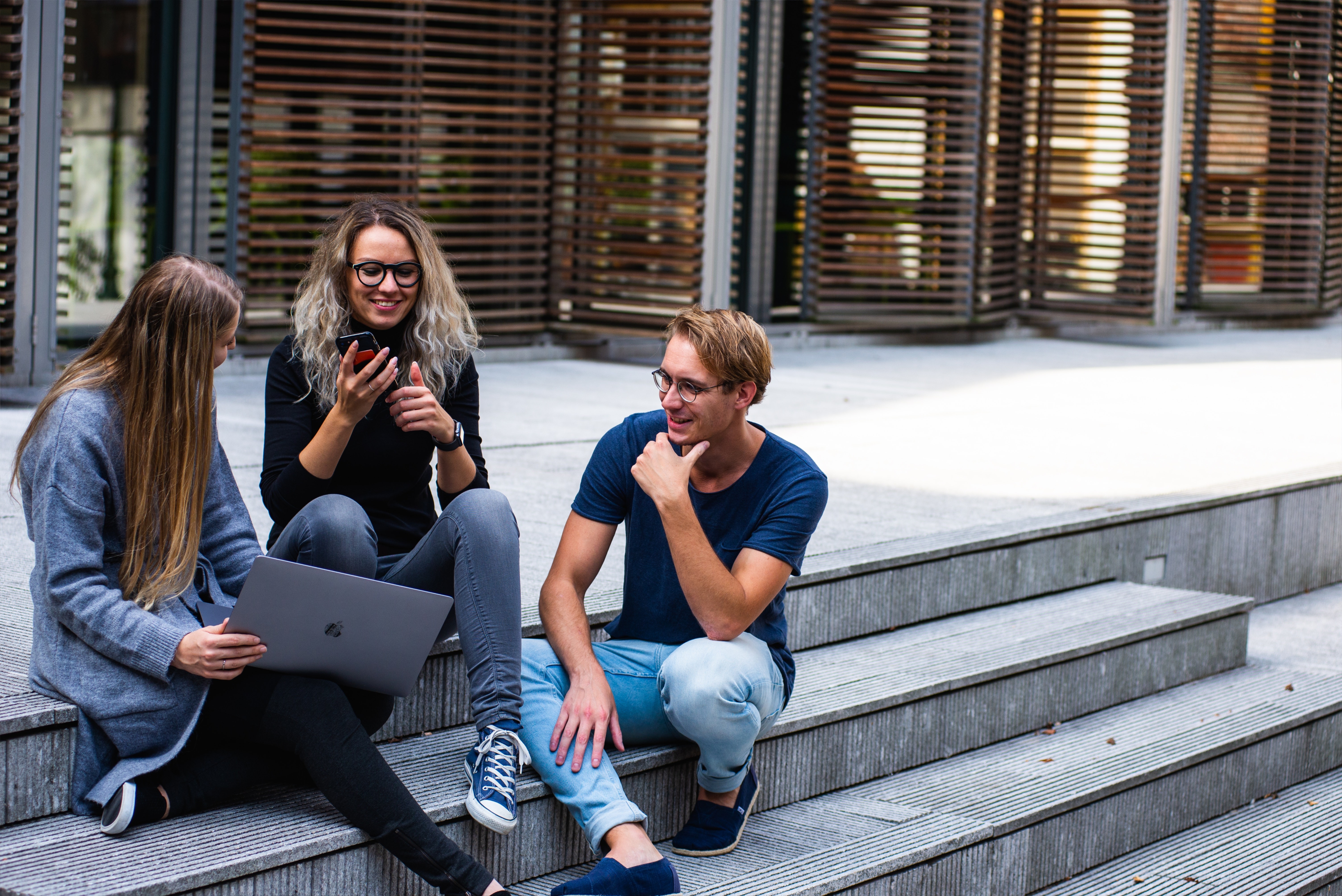 https://a.storyblok.com/f/165966/6016x4016/2b62e5827e/pexels-buro-millennial-1438072.jpg