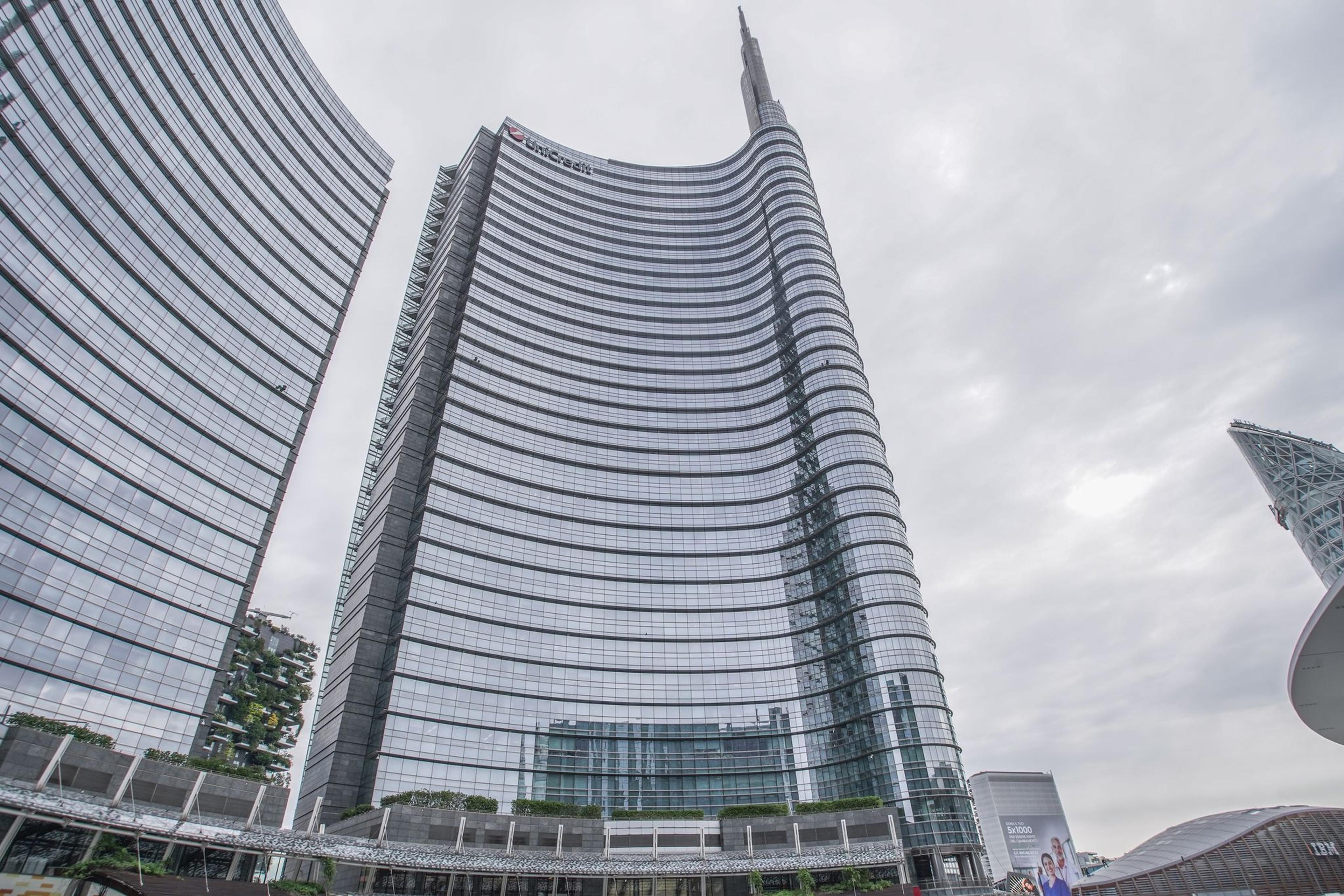 Hauptsitz der UniCredit Group. Die Unicredit treibt ihre Übernahmepläne für die Commerzbank voran. Die Aktionäre der italienischen Großbank stimmten bei einer außerordentlichen Hauptversammlung der notwendigen Kapitalerhöhung zu, wie die Unicredit mitteilte.