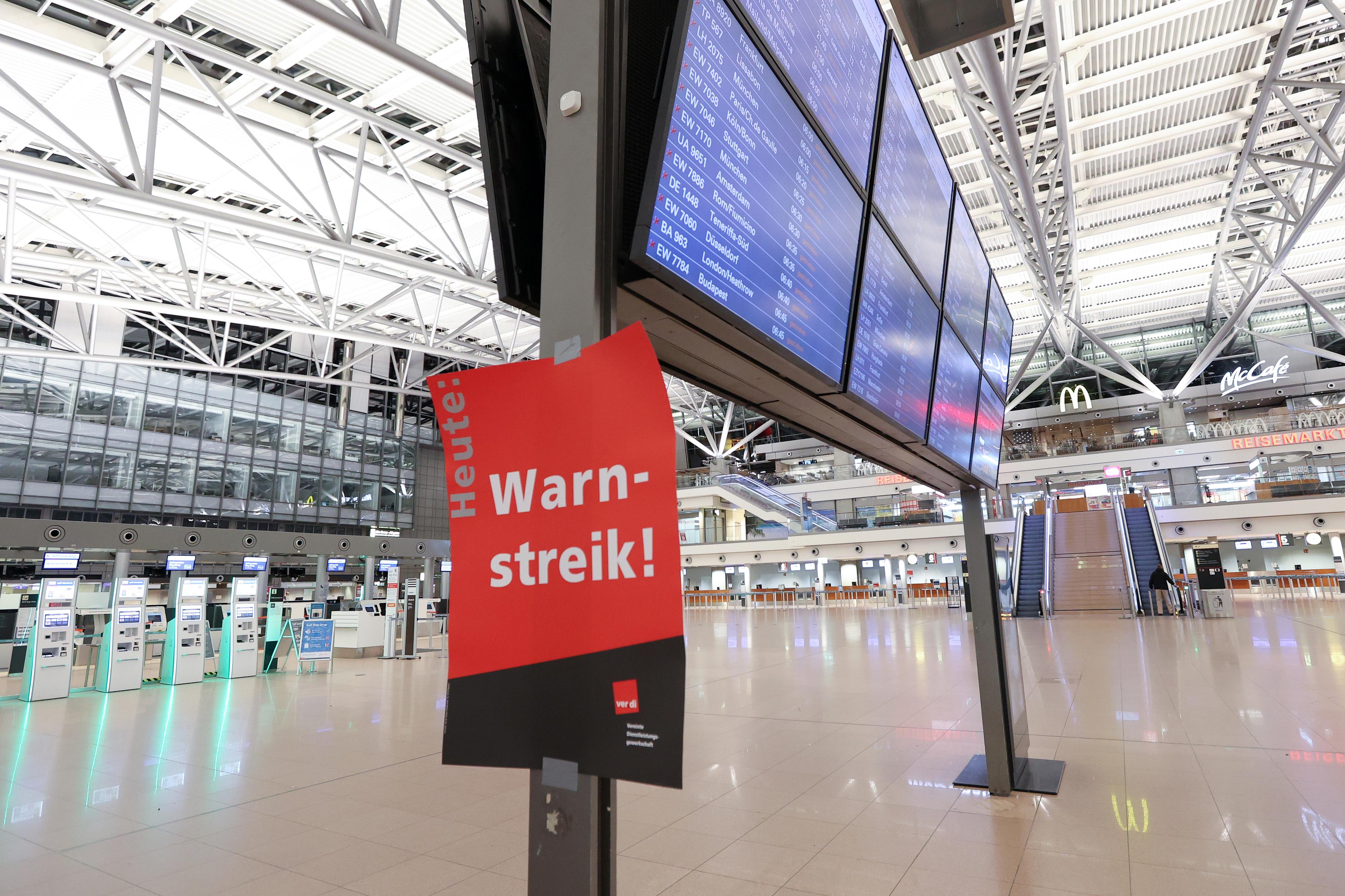 Plakat Warnstreik am Flughafen