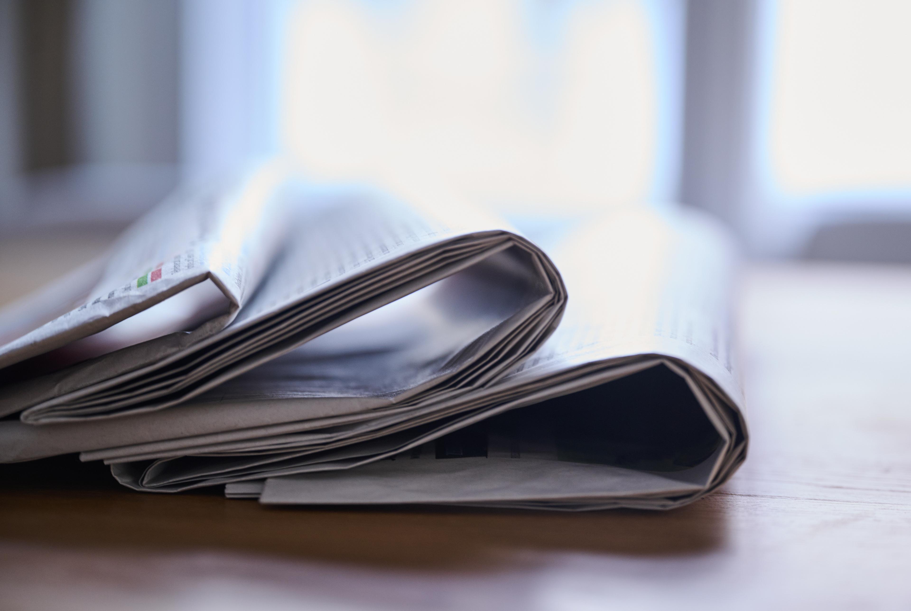 Daily newspapers with dpa reports