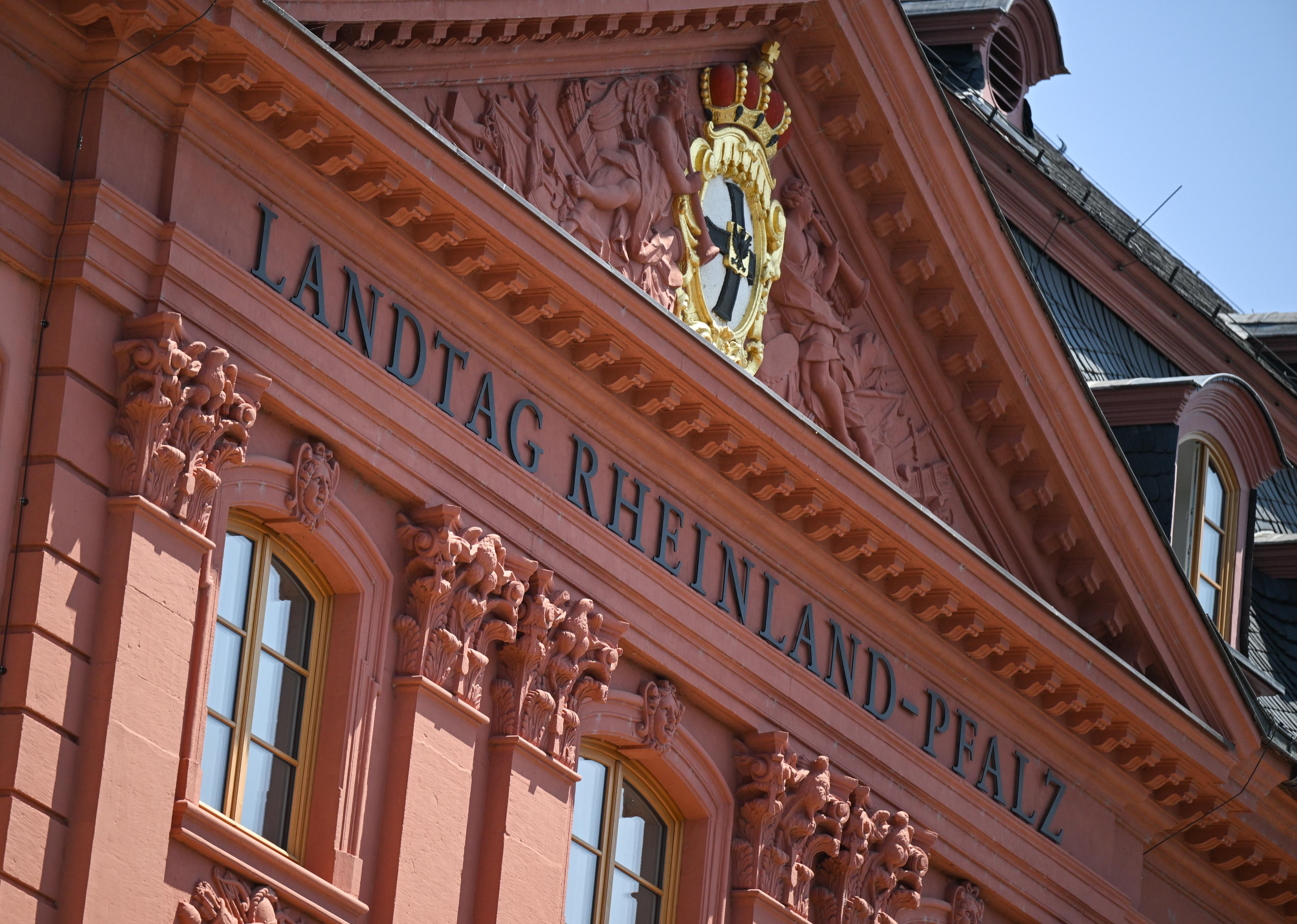 Blick auf den Landtag von Rheinland-Pfalz.