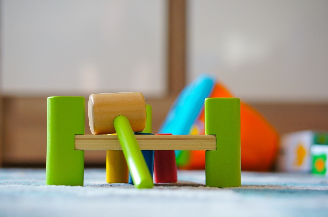 Hamer en speelgoed voor kinderen