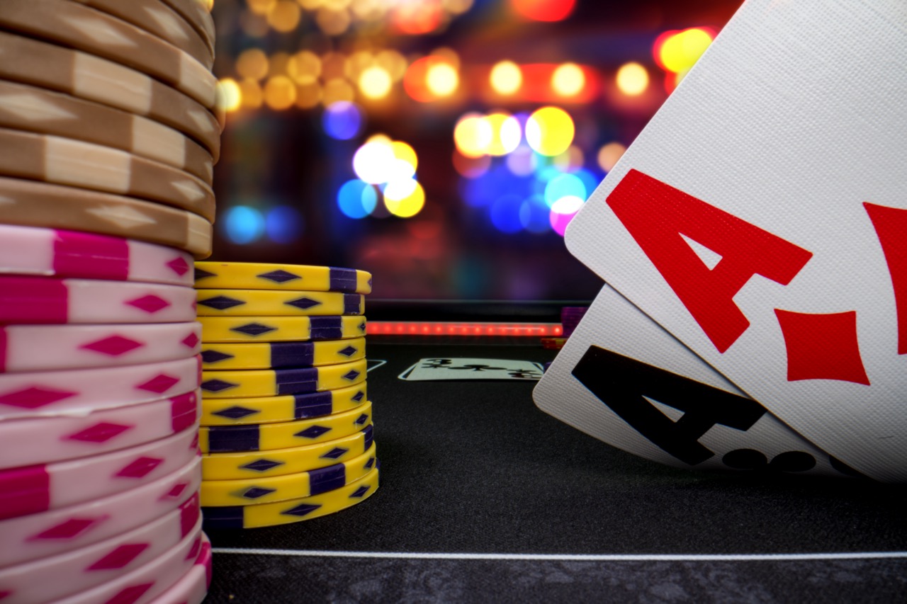 Aas en chips in een casino