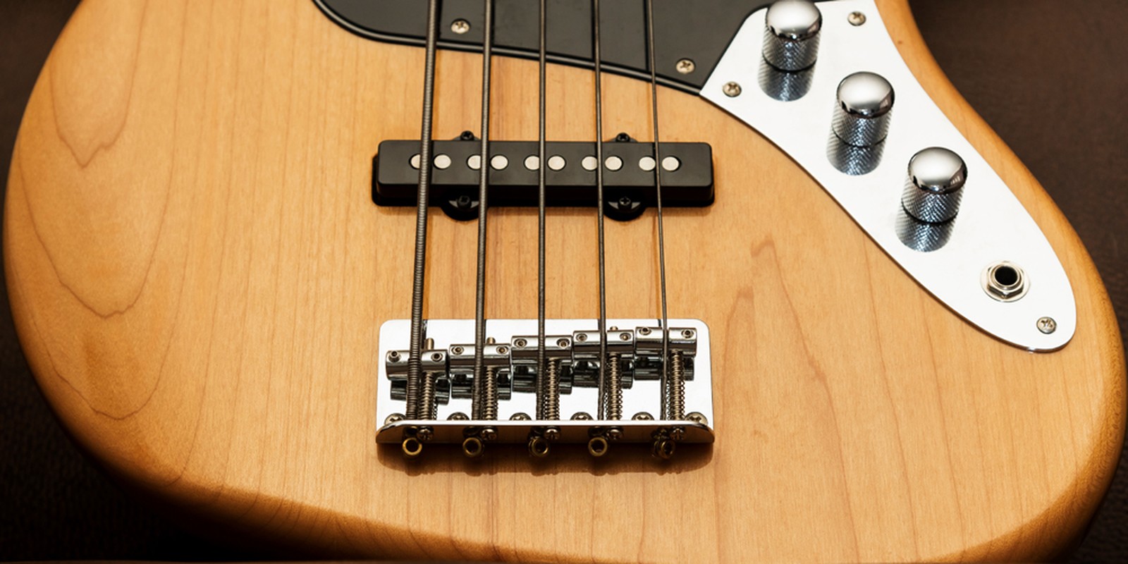 Bridge und Pickup eines J-Bass