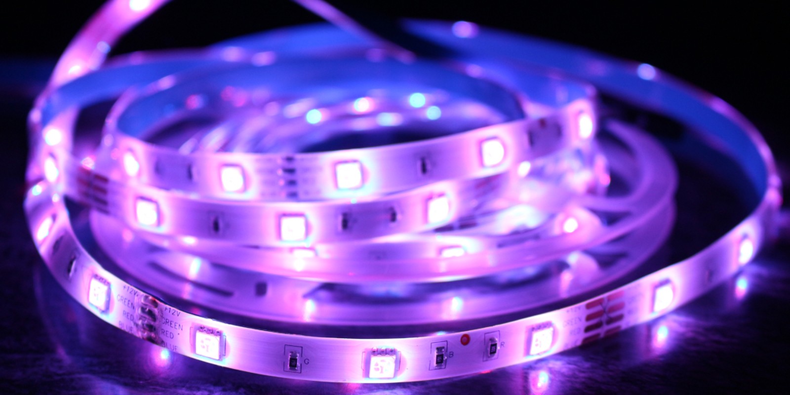 LED-Streifen violett