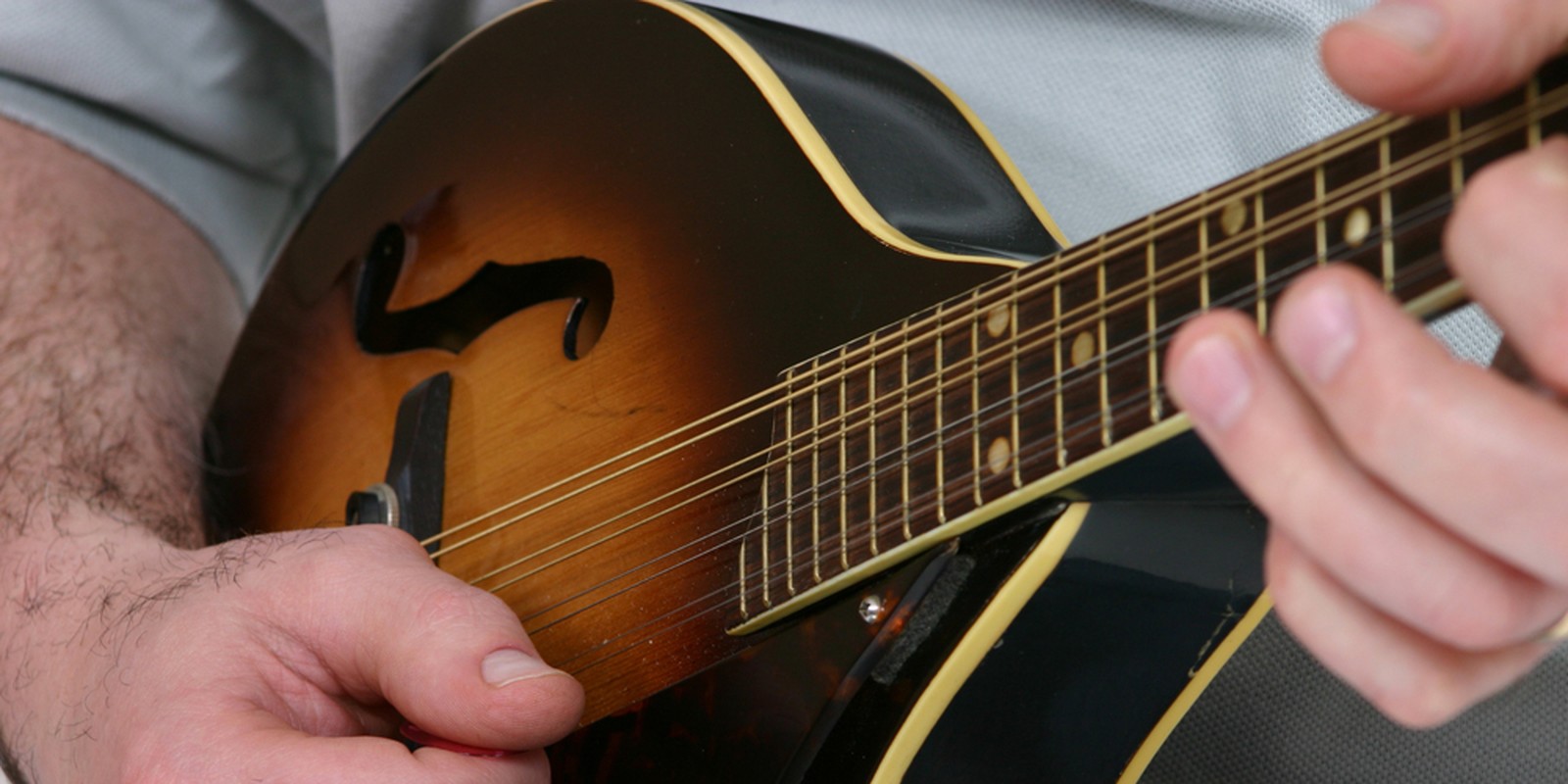 Saiten auf einer Mandoline