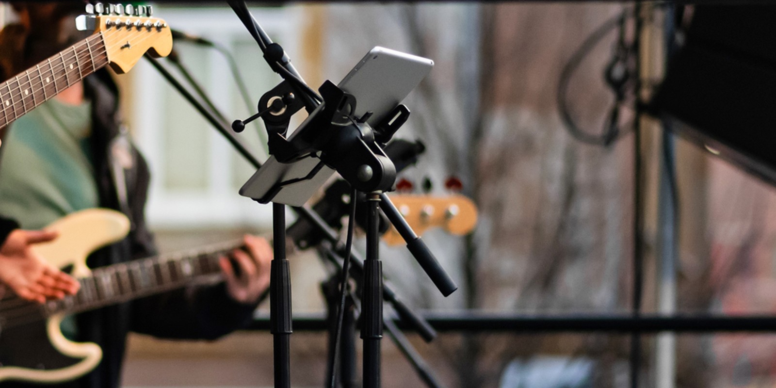 Tablethalterung an einem Mikrofonstativ