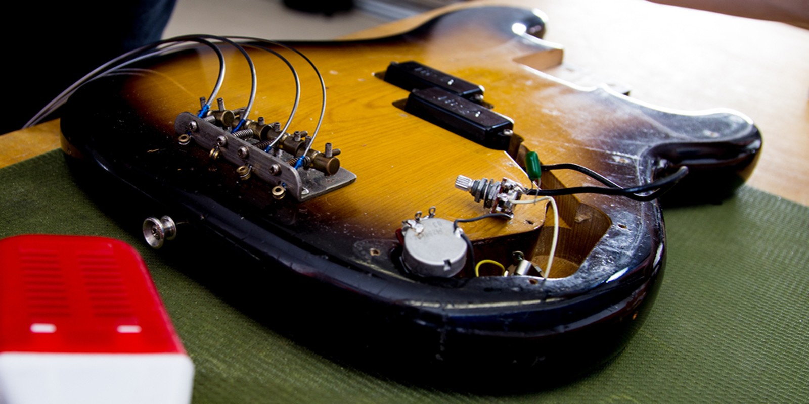 Elektronik einer Bassgitarre