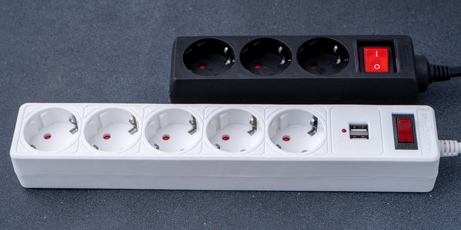 Zwei unterschiedliche Steckdosenleisten