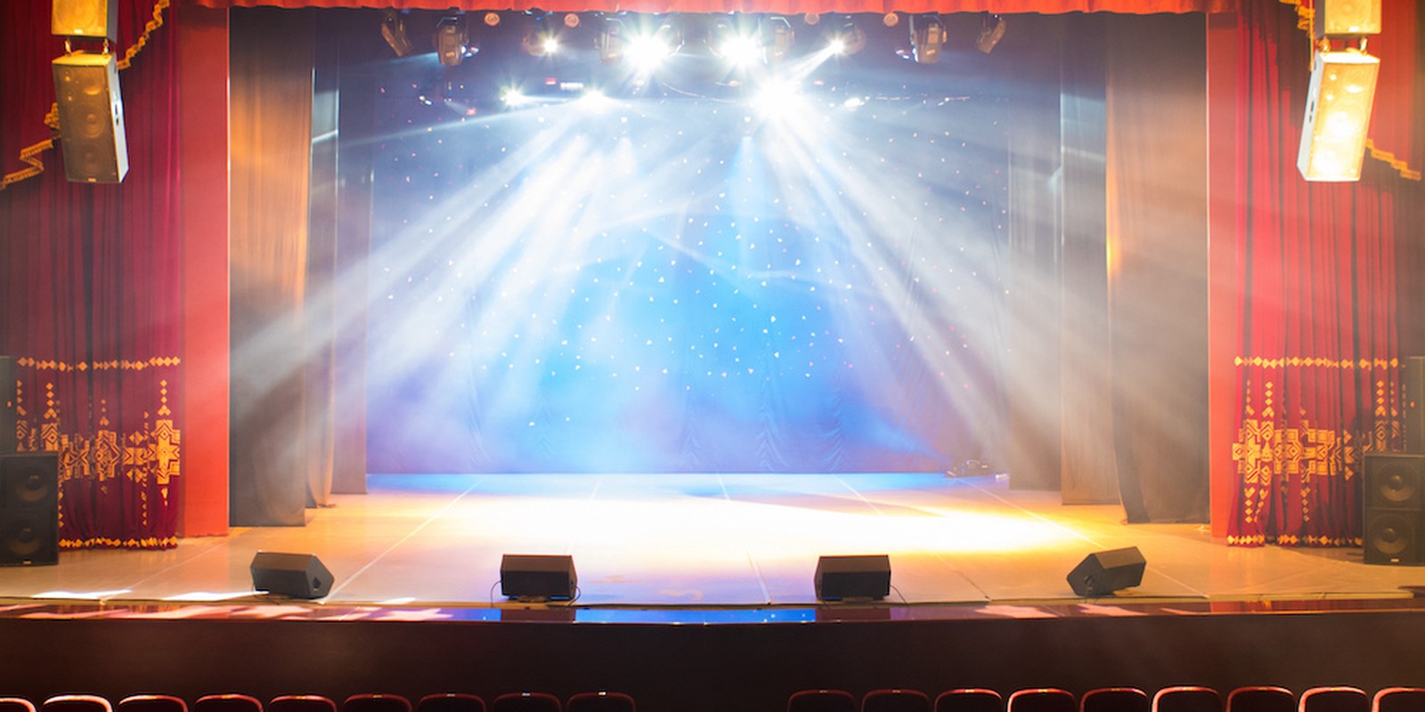 Mood_Theaterbeleuchtung_1000x500_shutterstock_607130939