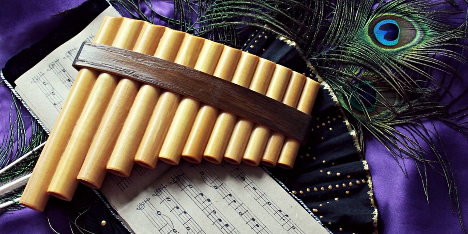 Panflöte auf Notenpapier