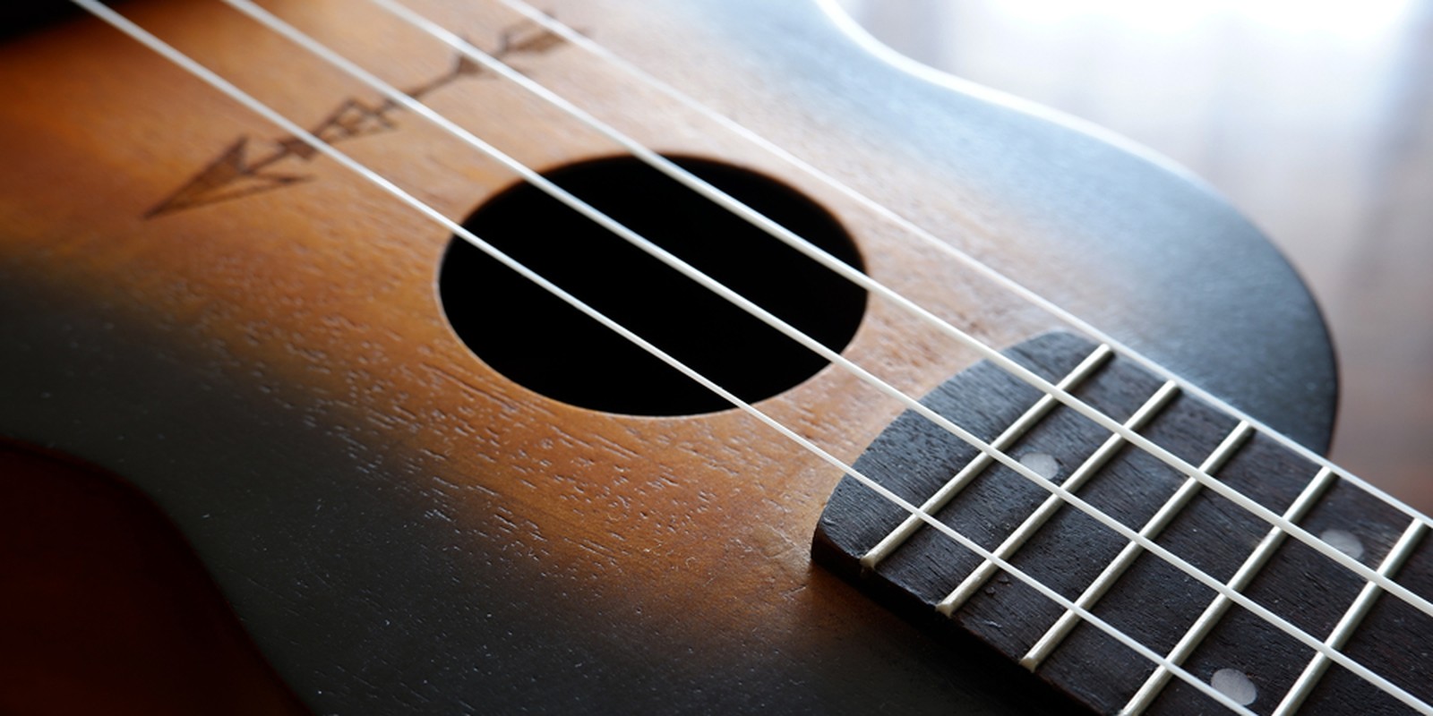 Saiten auf einer Ukulele