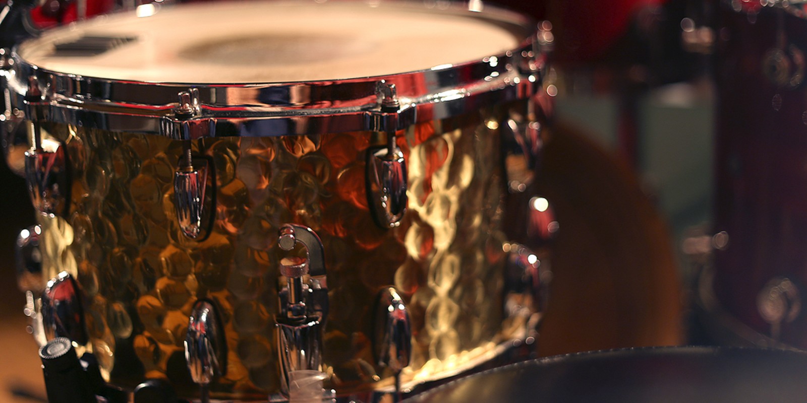 13" Snaredrum mit gehämmertem Messingkessel