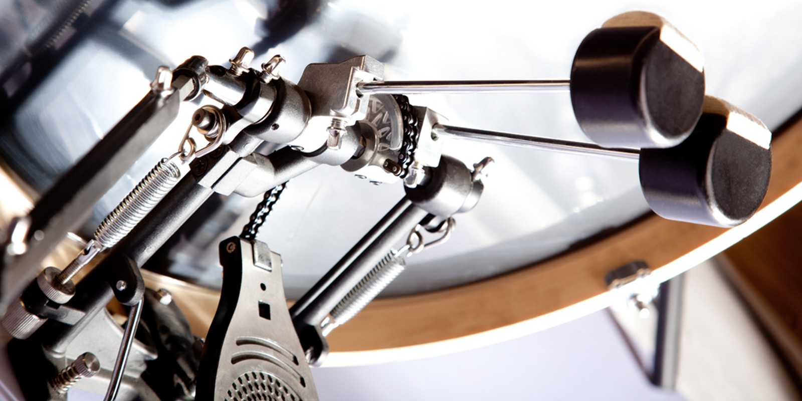 Doppelfußmaschine an der Bassdrum