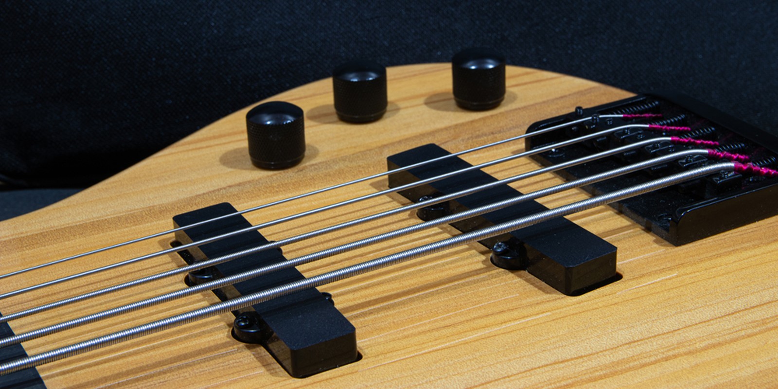 Pickups einer Bassgitarre