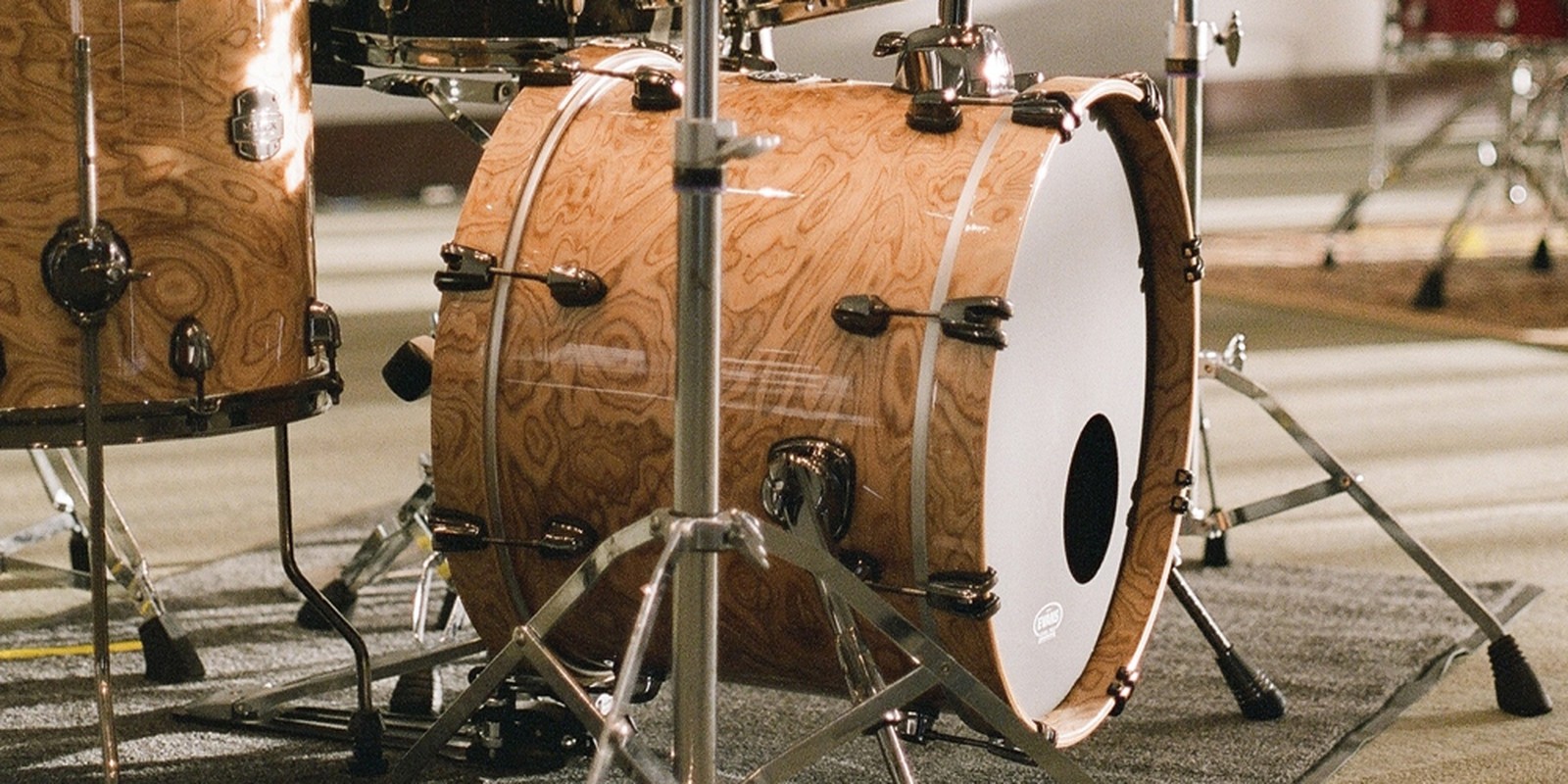 18" Bassdrum im Naturholz-Finish