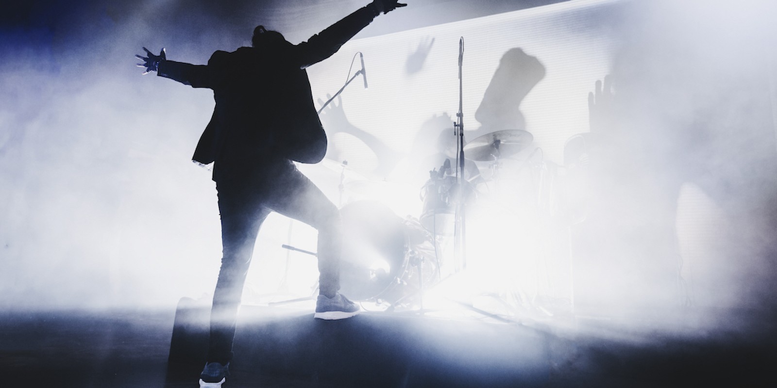 Mood_Nebelmaschinen_und_Zubehoer_1000x500-shutterstock_1222007809