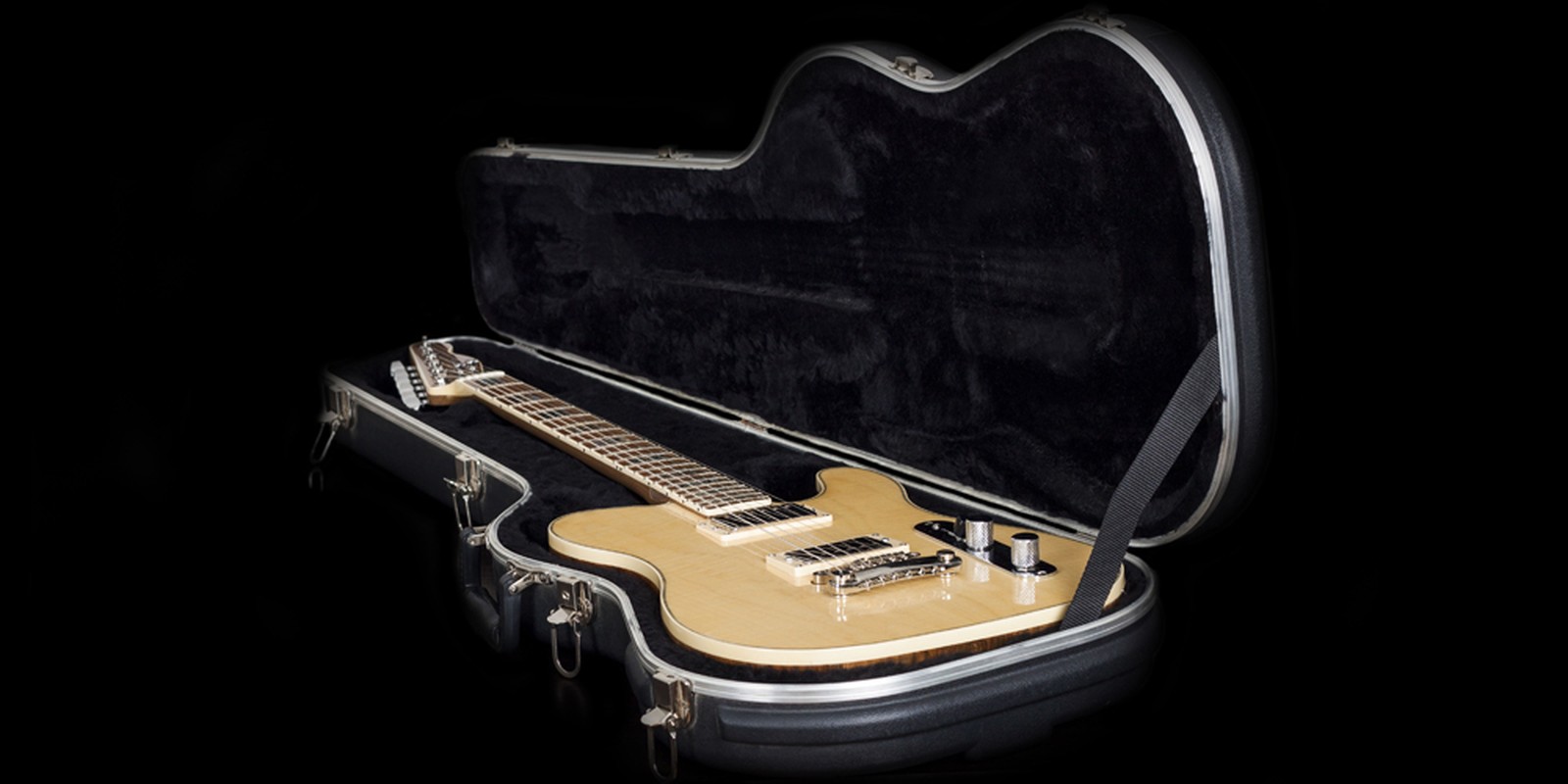 E-Gitarre im geöffneten Koffer