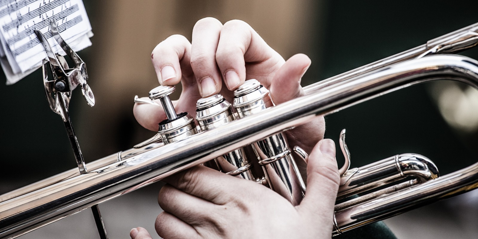 Marschgabel an einer Trompete