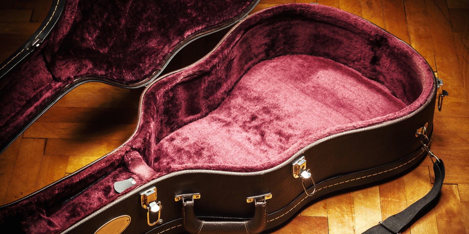 Koffer für Westerngitarre