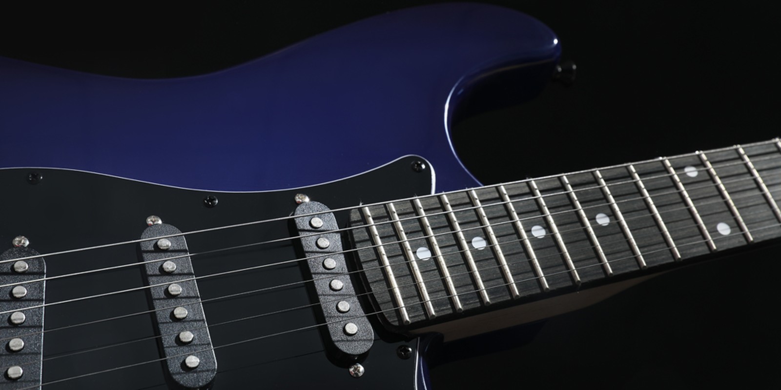 Saiten auf einer E-Gitarre