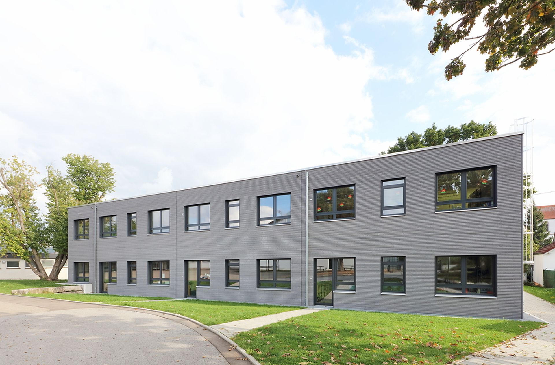 Frontansicht der Erweiterung der Grundschule Dietingen