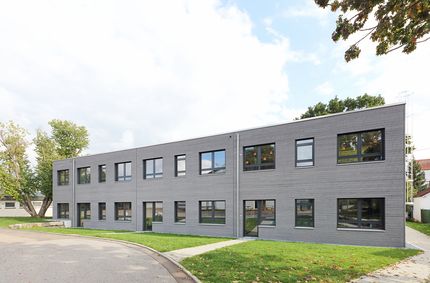 Frontansicht der Erweiterung der Grundschule Dietingen