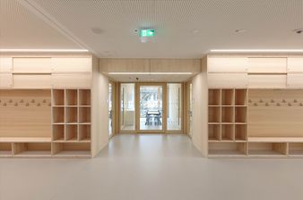 Innenansicht des Flurs in der Grundschule Stuttgart-Stammheim