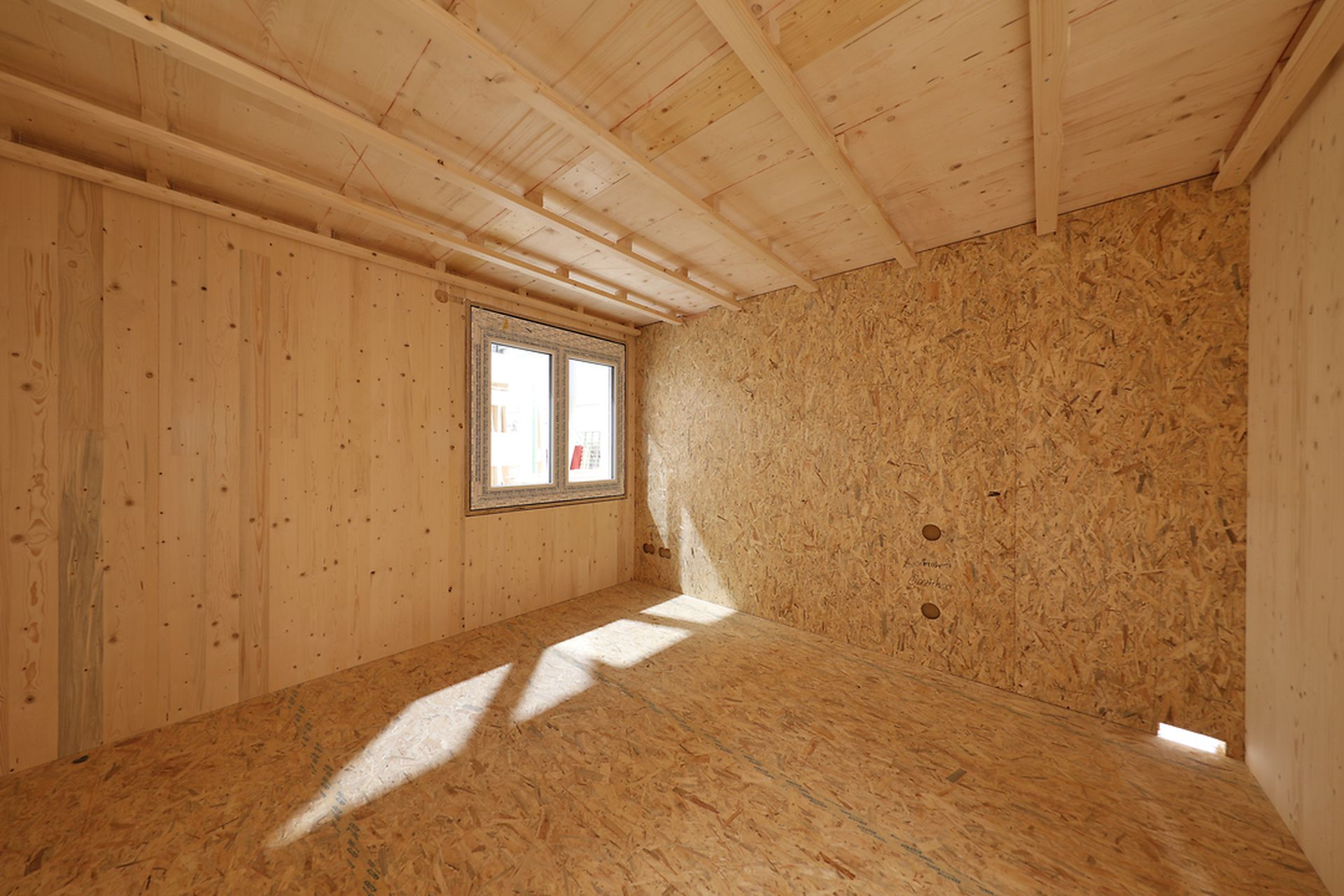 Geiger Holzsystembau Holzmodul von Innen gedämmt mit Naturfaser.