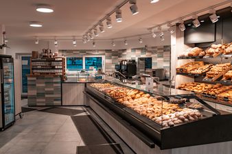 Geiger Schlüsselfertigbau Die Baumeister | Referenz Bäckerei und Arztpraxen in Oberstdorf