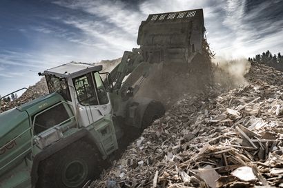 Geiger Radlader am Holzrecyclingstandort Betzigau