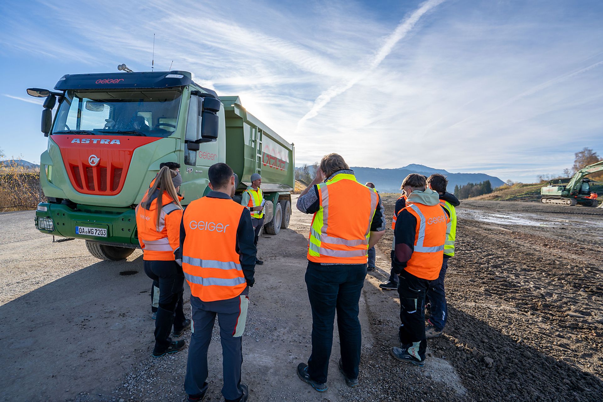 Baumaschinen- und Sicherheitsunterweisung für Auszubildende auf der Deponie in Herzmanns.