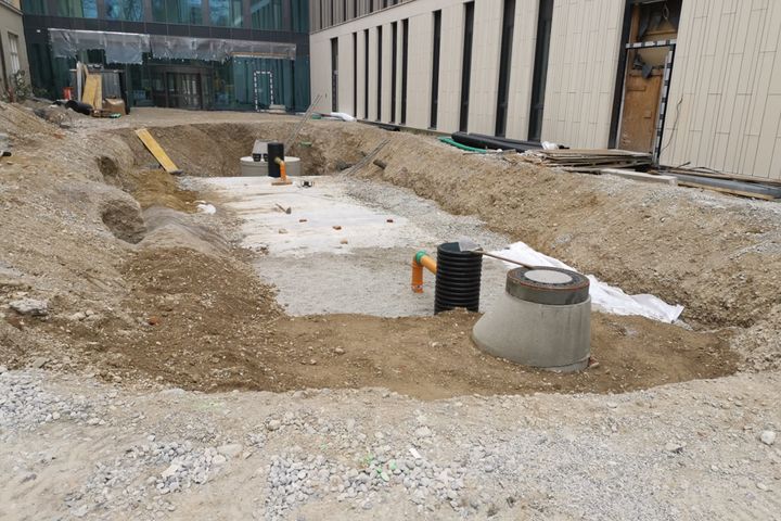 Geiger Netzbau Rohr Baustelle Portalklinik München Graben