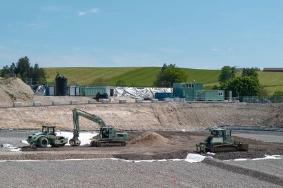 Baustellenfahrzeuge der Firma Geiger auf der Deponie in Kraftesried.