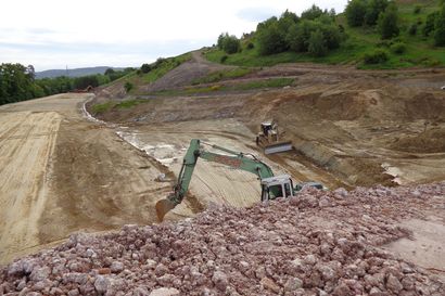 Deponie Brandholz Bagger