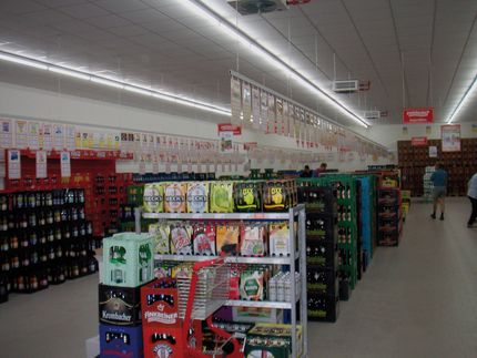 Geiger Projektentwicklung Fachmarktzentrum Hüttlingen Getränkemarkt von innen