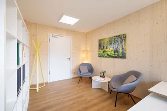 Erweiterungsbau Stillachhaus in Oberstdorf Zimmer Innenaufnahme.