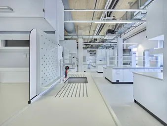 Laborräume in einem neuen Laborgebäude in München-