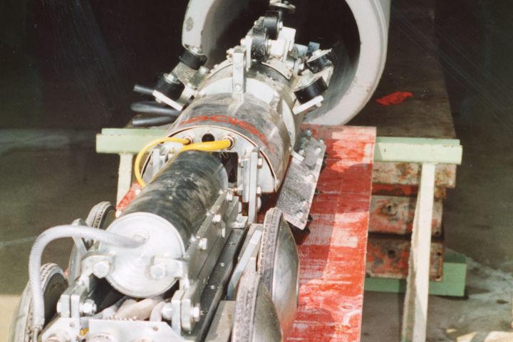 Entwicklung eines eigenen Fräsroboters im Jahr 1999