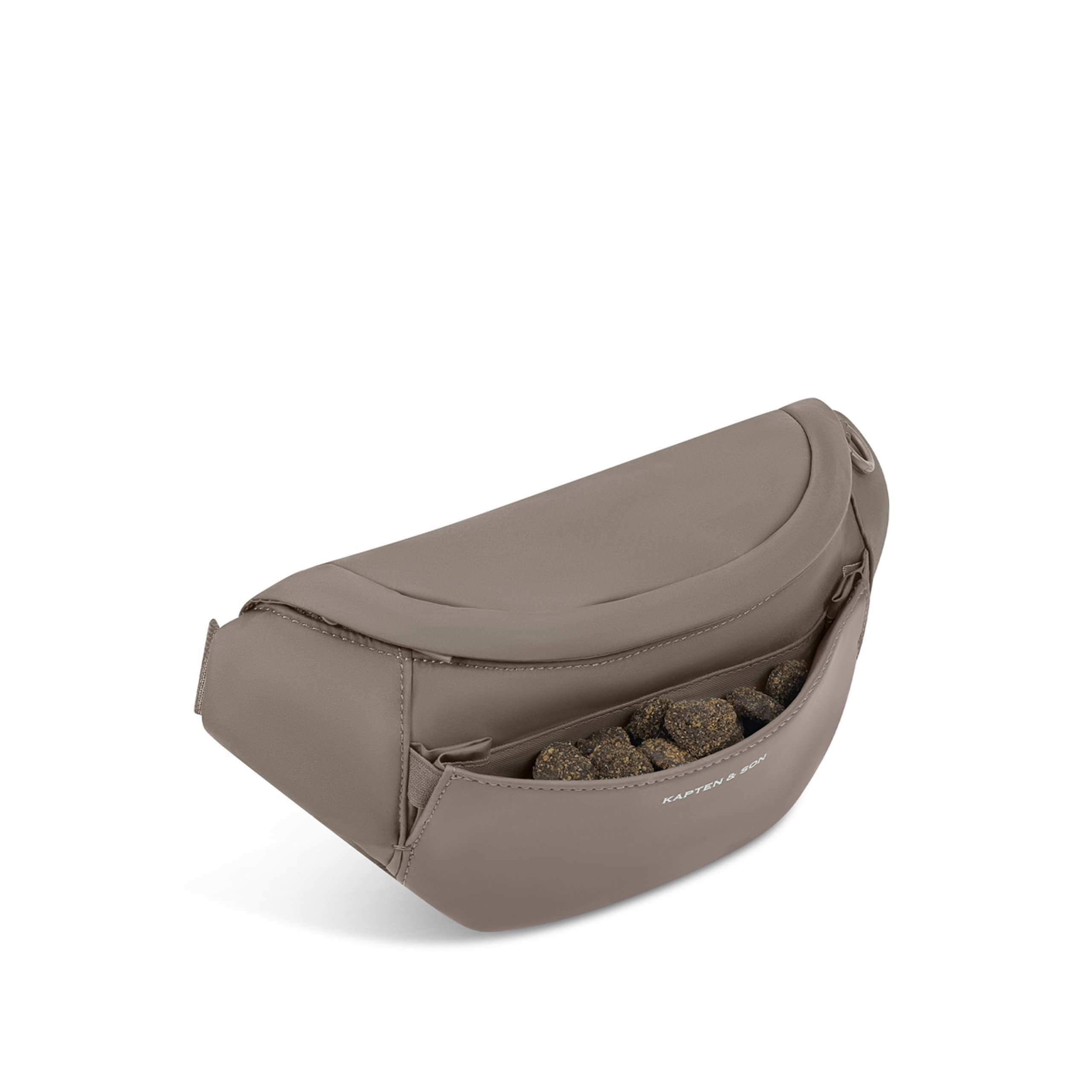 Eli Dog Bag mit offenem Frontfach, in dem eine Rolle Poop Bags, ein einzelner Beutel und Hundeleckerlis zu sehen sind.