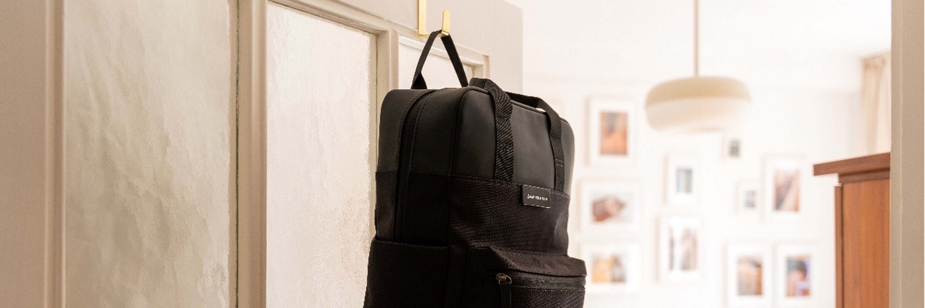 rucksack aufbewahren am kleiderhacken