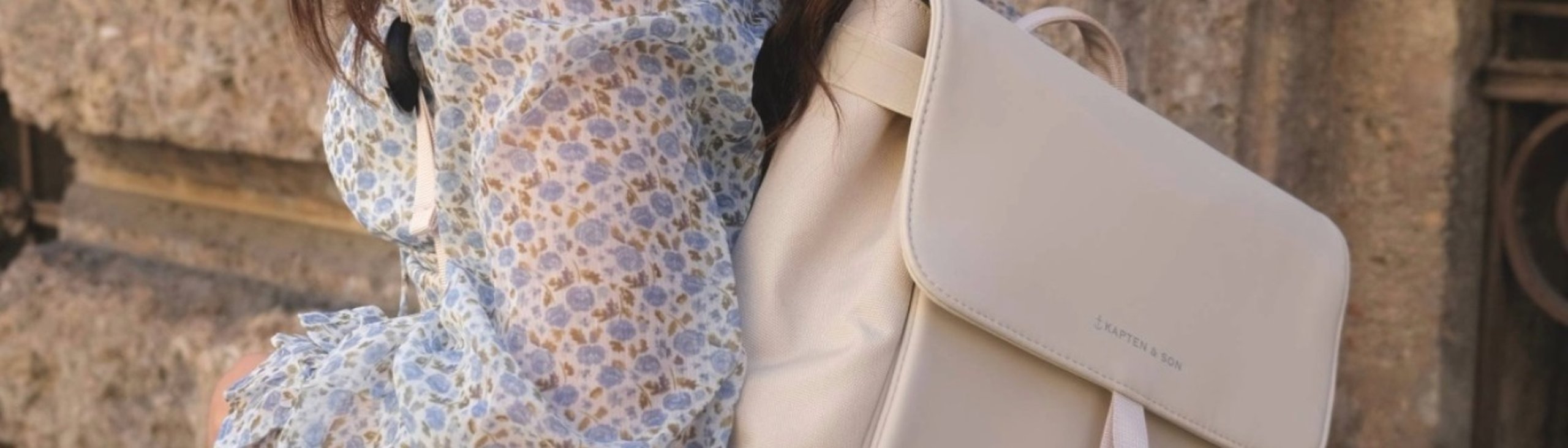 Girl wearing a light-coloured Kapten & Son upper school backpack