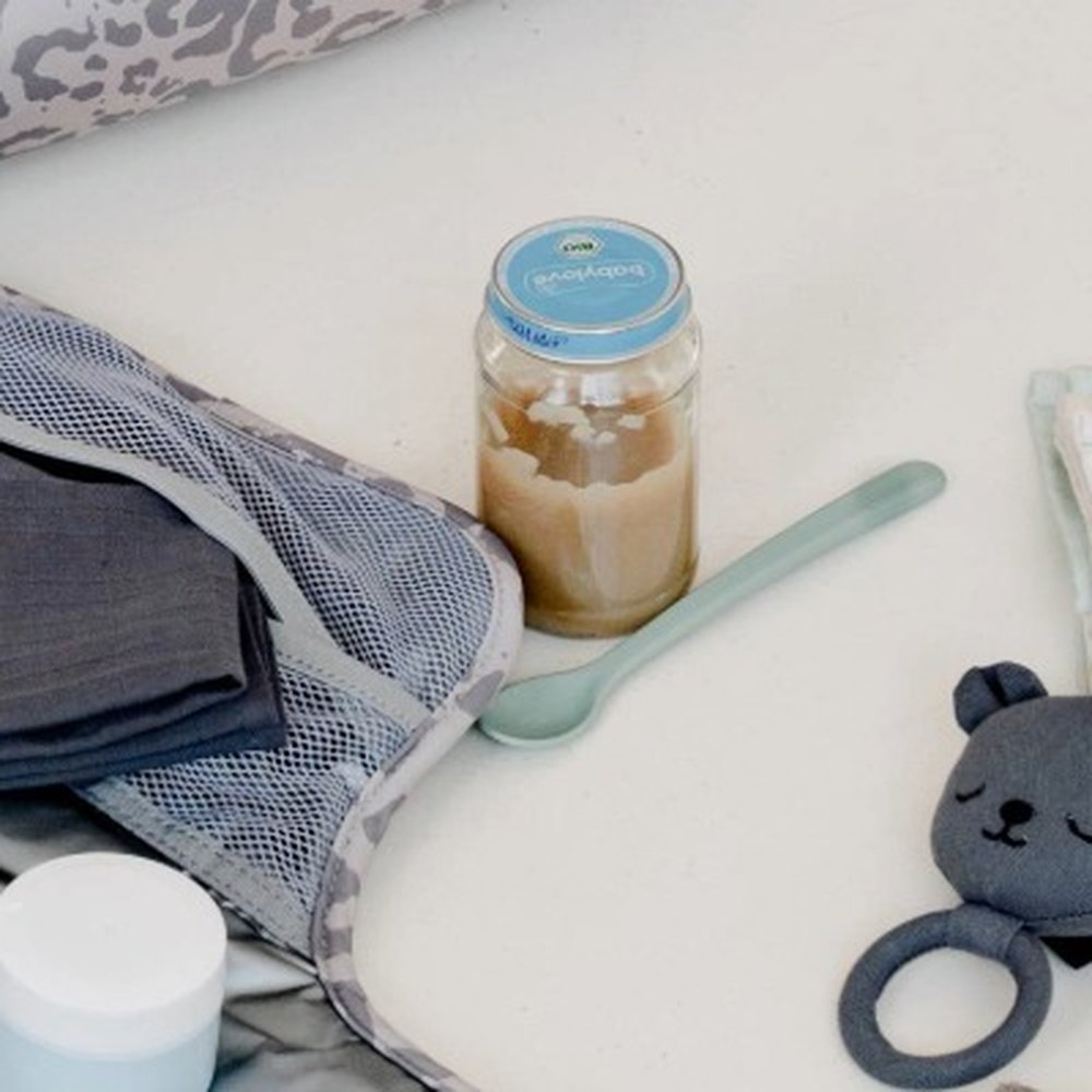 gläschen mit babynahrung für ein baby party spiel