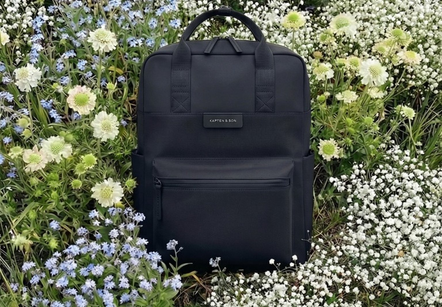 kapten & son bergen rucksack im blumenfeld
