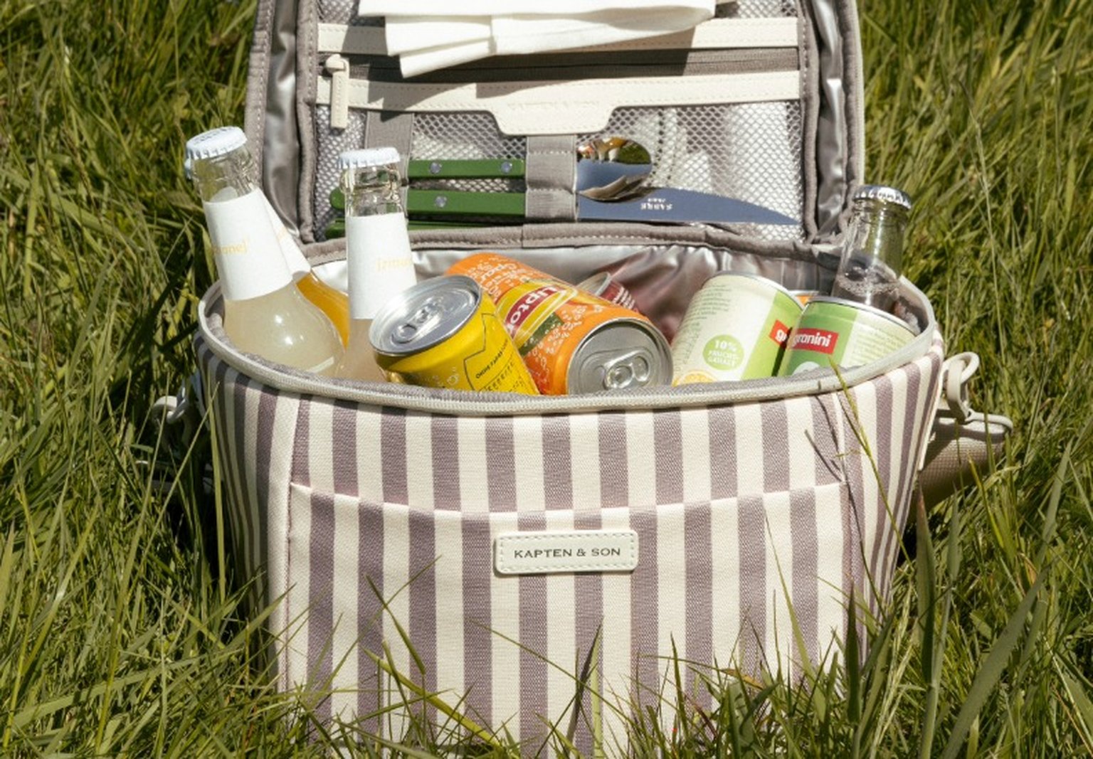 lunchbox von kapten & son gefüllt mit kühlen getränken